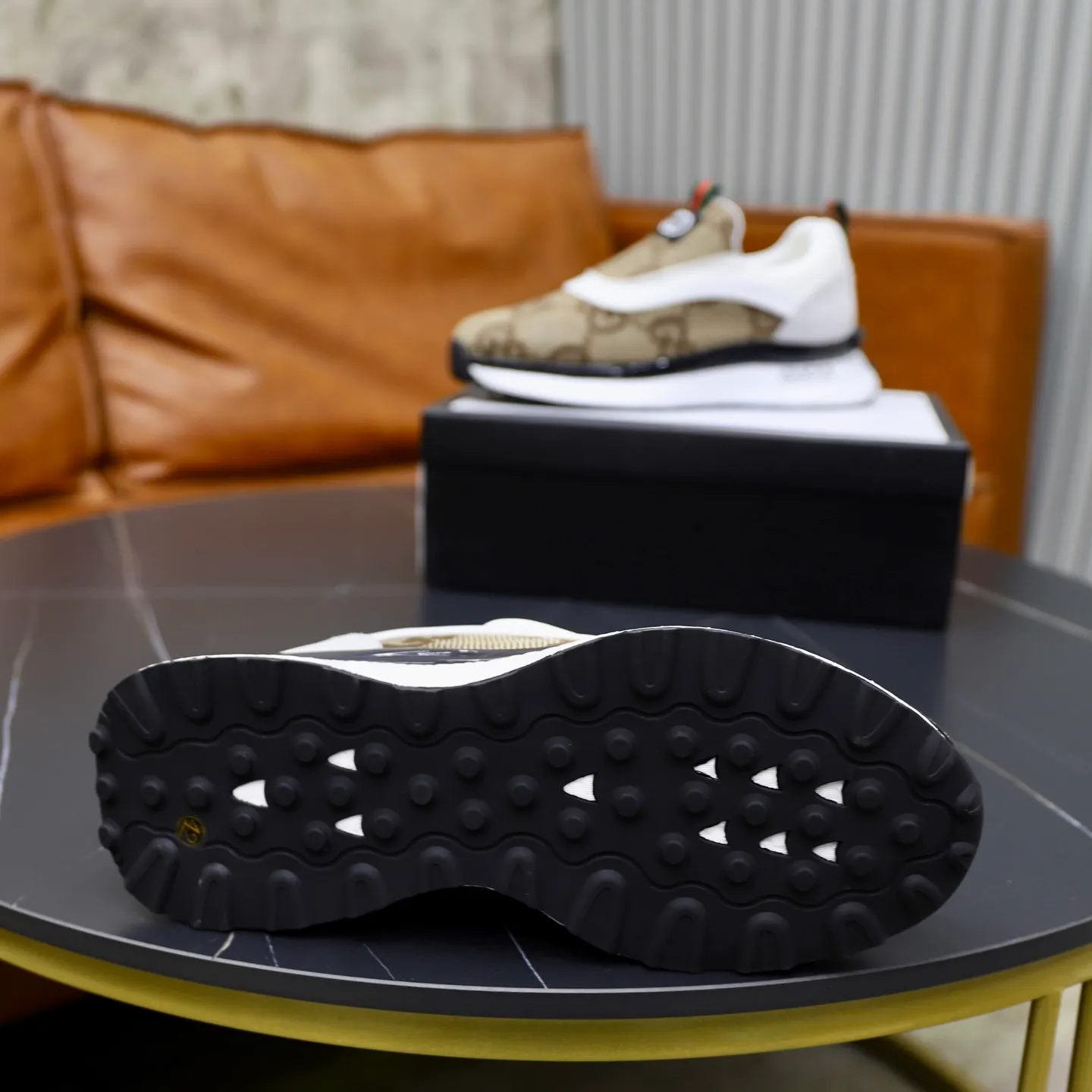 Ex-factory price: 462💰🙅‍♂️🙅‍♂️🙅‍♂️ Brand: Gucci GuCCI Standard code: 38-44 (45 customized) Grade: Same as the official website Material: Original leather stitching brand cloth Comfortable and breathable lining Lightweight and wear-resistant sports outsole Style category: Men's fashionable casual shoes Running sneakers Distinguished luxury brand elements Top luxury Color: actual picture color